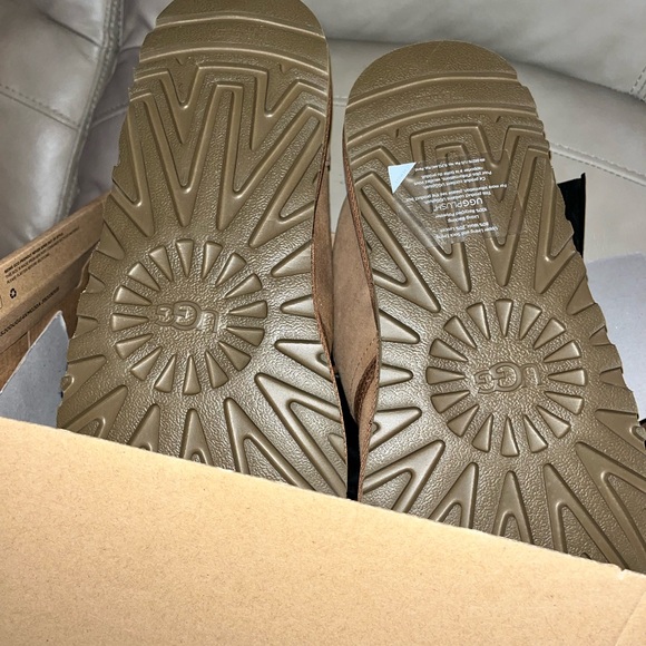 Men’s Ugg Boots - Picture 3 of 4